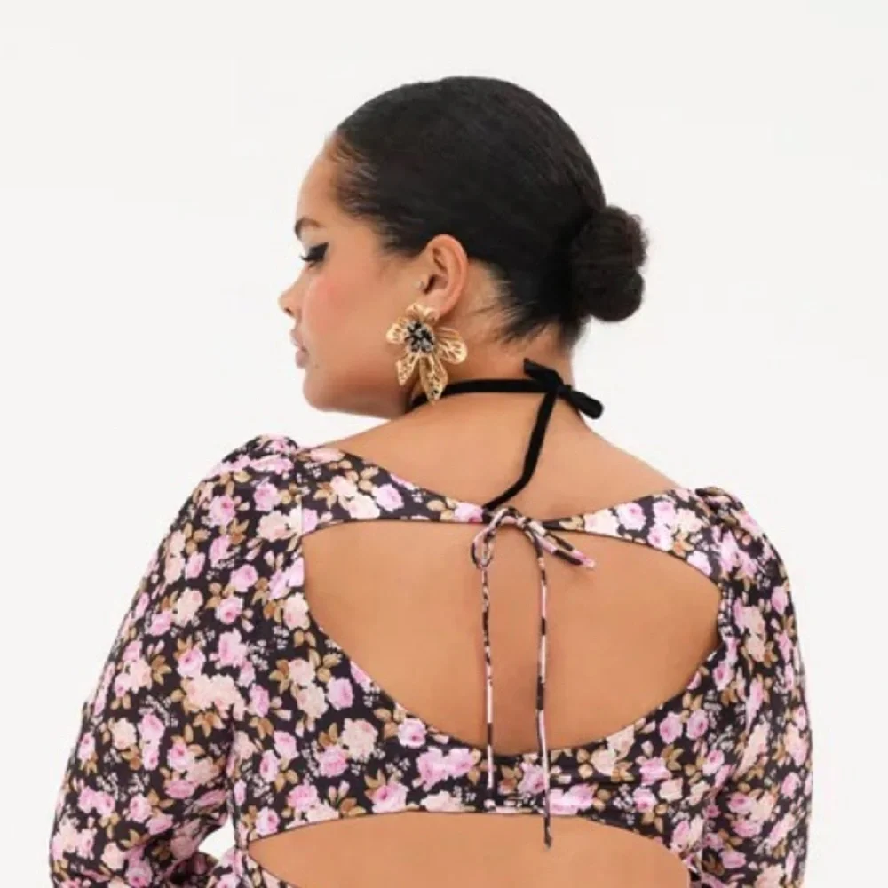 For Love and Lemons Kate Flower Earrings - Picture 12 of 12